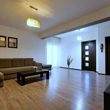 Bloc Izvor Apartment Pitesti Bagian luar foto