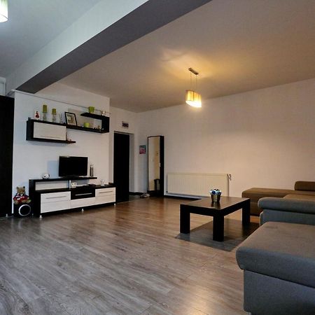 Bloc Izvor Apartment Pitesti Bagian luar foto