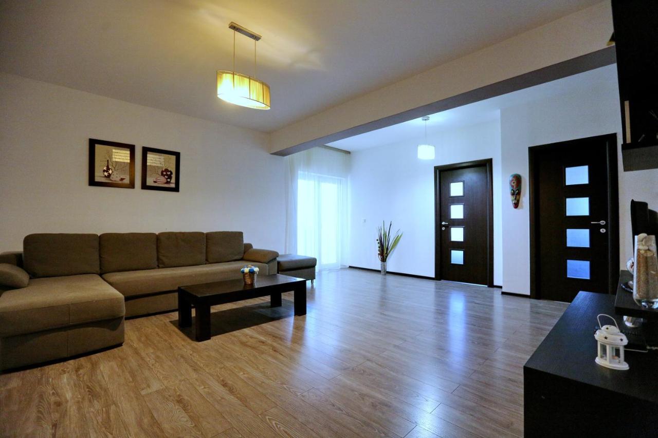 Bloc Izvor Apartment Pitesti Bagian luar foto